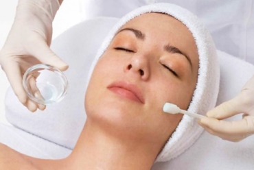 Botox vs Chemical Peels: What’s the Difference?