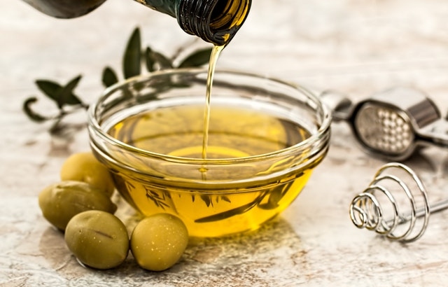 How Important Is Using Hair Oil?